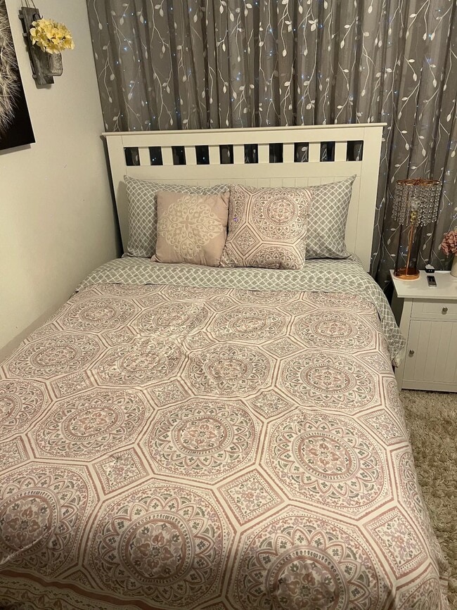 Building Photo - 2 Bed, 1 Bath Newly Renovated Rental