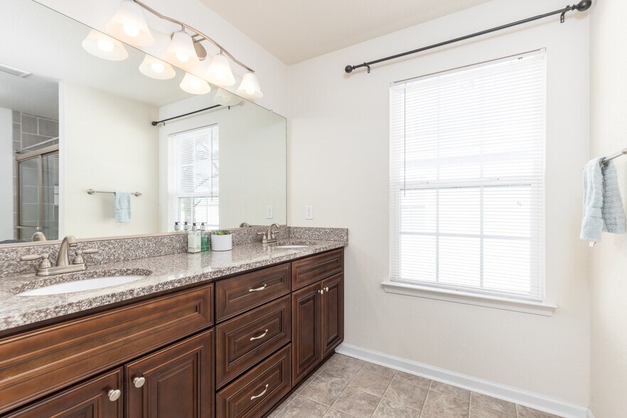 Master Bath - 132 S Thalia Rd