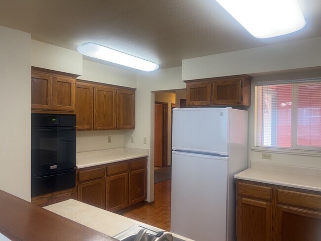 Building Photo - 2149 Woodcrest Ct