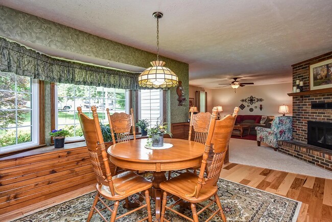 Building Photo - 1304 W Parkview St