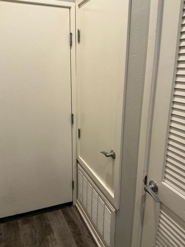 Building Photo - 3 Bedroom 3 Bath Townhouse Style Condo at Depot Walk in Orange