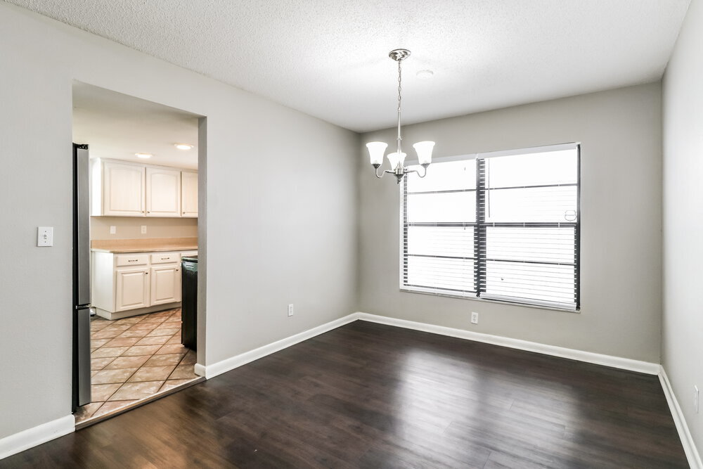 Building Photo - 11504 Robles Del Rio Pl