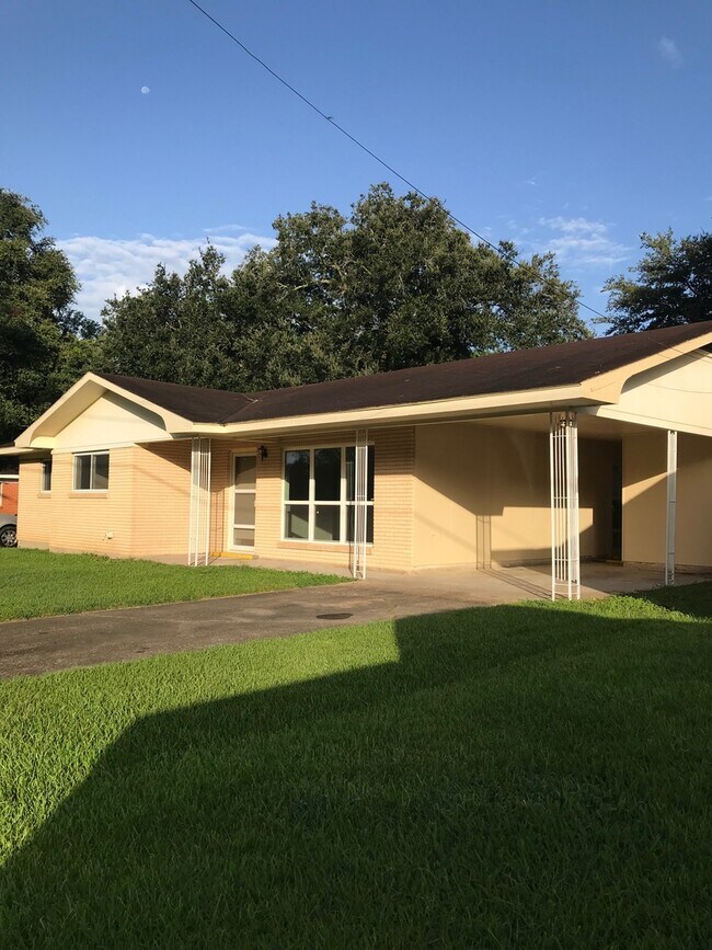 Building Photo - 115 Choctaw Rd