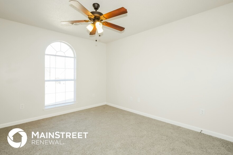 Building Photo - 8254 Manhatten Dr