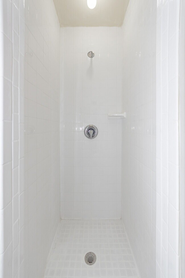 Building Photo - 453 Wade Hampton Dr