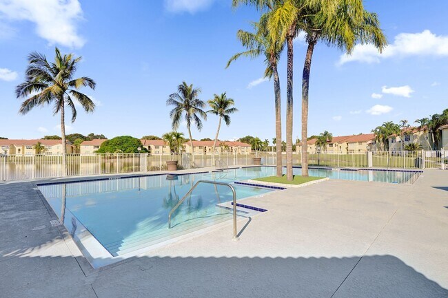 Building Photo - Remodeled 2 Bedroom / 2 Bathroom Condo with Lake View – Great Location