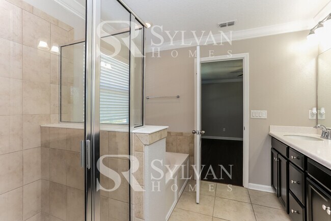 Building Photo - Your dream home awaits!