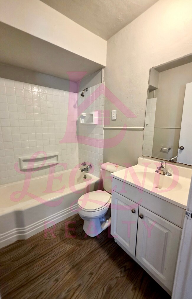 Building Photo - Charming 2-bedroom, 1-bath home with detached garage!