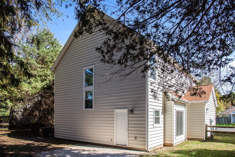 Building Photo - 12106 Kempshott Ct