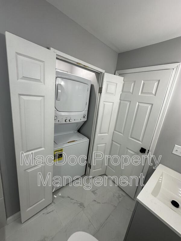 Building Photo - 210 Jett Dr