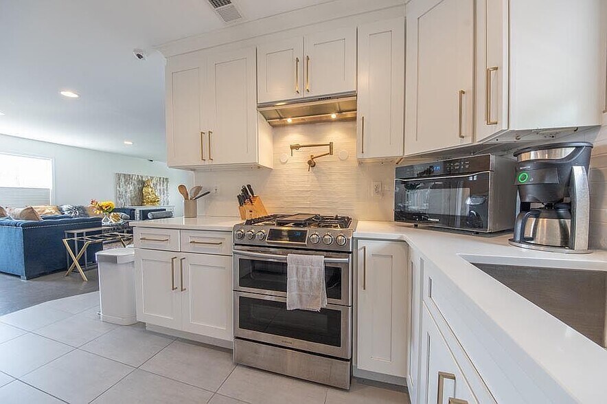 Building Photo - 201 Catherine St