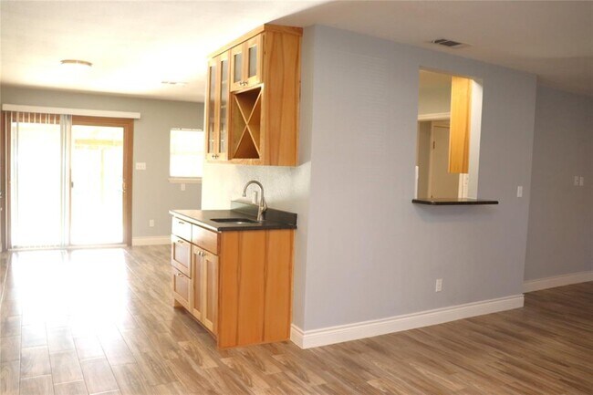 Building Photo - 606 Mildred Ave