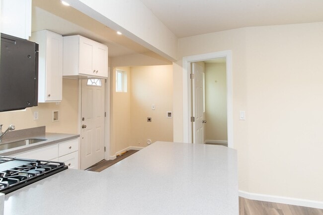 Building Photo - South Salinas  Available NOW 2 bed/1 bath