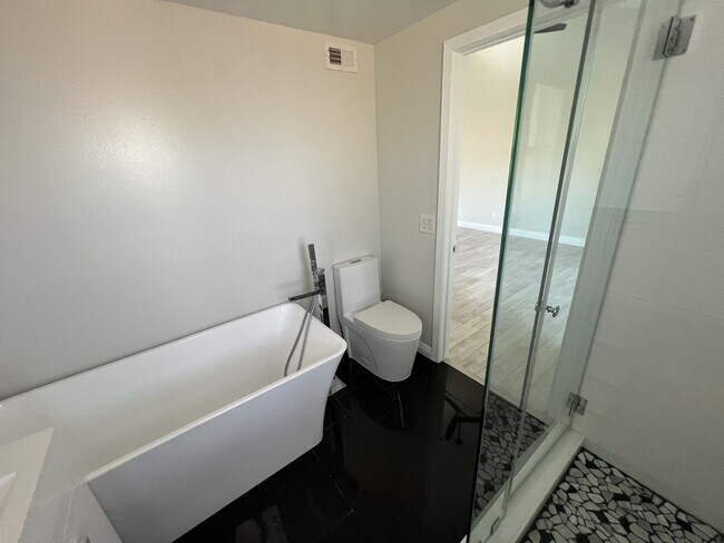 Building Photo - Spacious-Bright 3 Bedroom 2.5 Two story Ba...