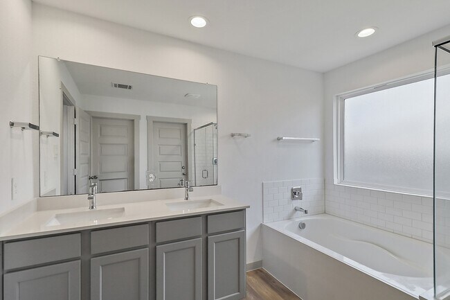 Building Photo - 14819 Cold Water Dr