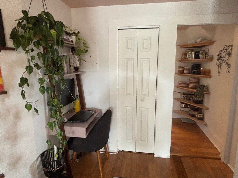 Living Room - 111 Glenwood Ave
