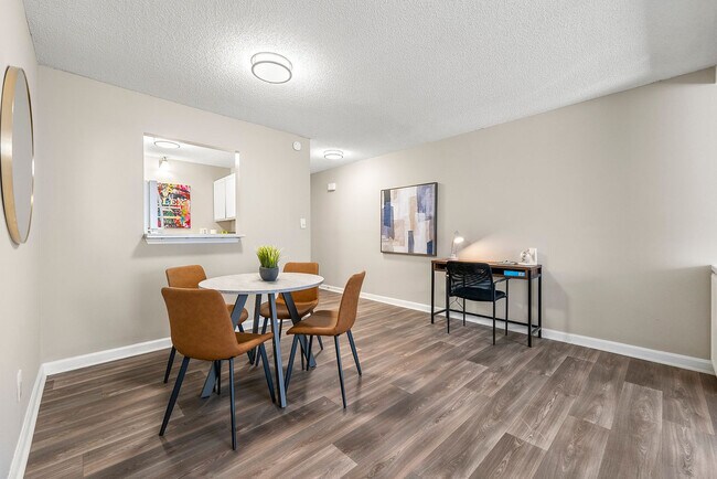 Building Photo - 987 Collier Rd NW