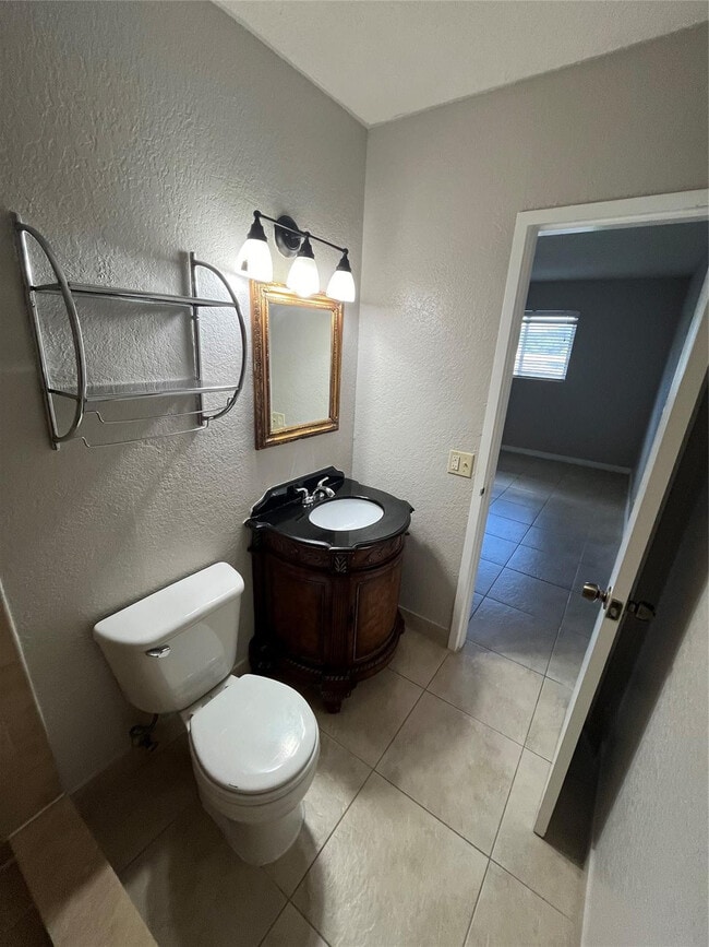 Building Photo - 2020 NE 56th St