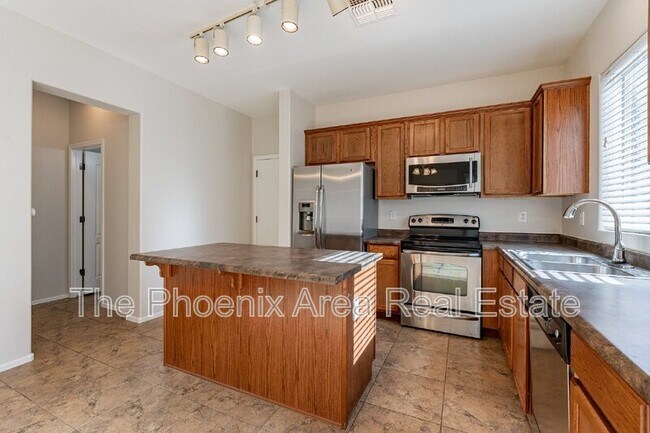 Building Photo - 2189 S Sanders Dr