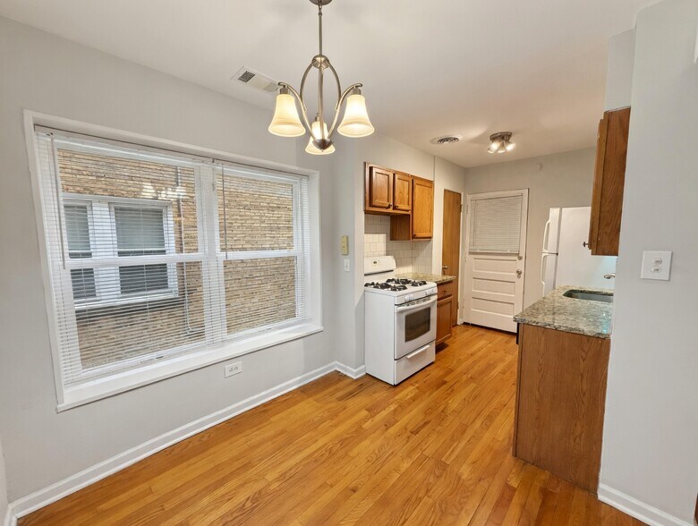 Building Photo - 6535 N Mozart St