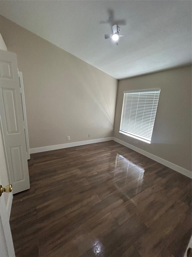 Building Photo - 214 Eldron Blvd NE