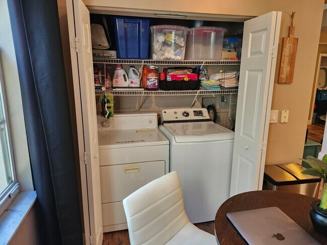 Building Photo - 533 NE 3rd Ave