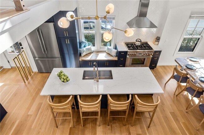 Building Photo - 14 Robinson St