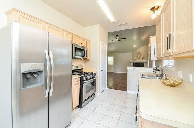 Building Photo - 6146 Rocky Nook Dr