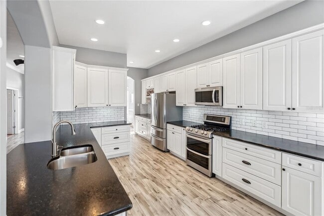 Building Photo - 428 Islebay Dr