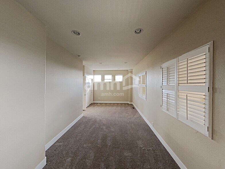 Building Photo - 21507 E Smoky Hill Rd