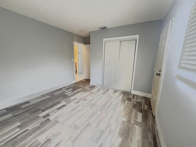 Building Photo - 1650 NW 52nd Ave