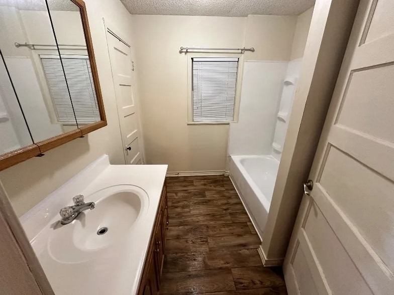 Building Photo - 228 Wall Dr