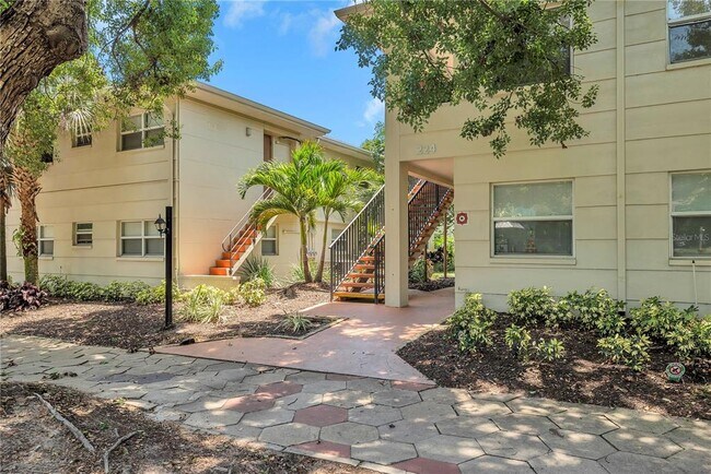 Building Photo - 224 6th Ave N