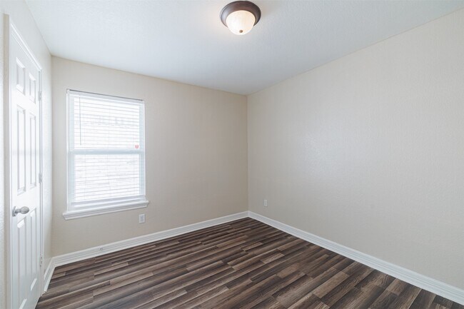 Building Photo - 18123 Almond Place Lane
