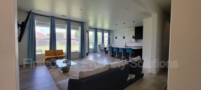 Building Photo - 5001 SW 128th Ct