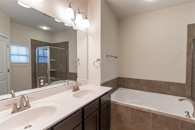 Building Photo - 2241 Zach Scott St