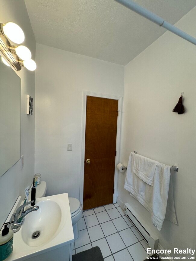 Building Photo - 111 Norway St