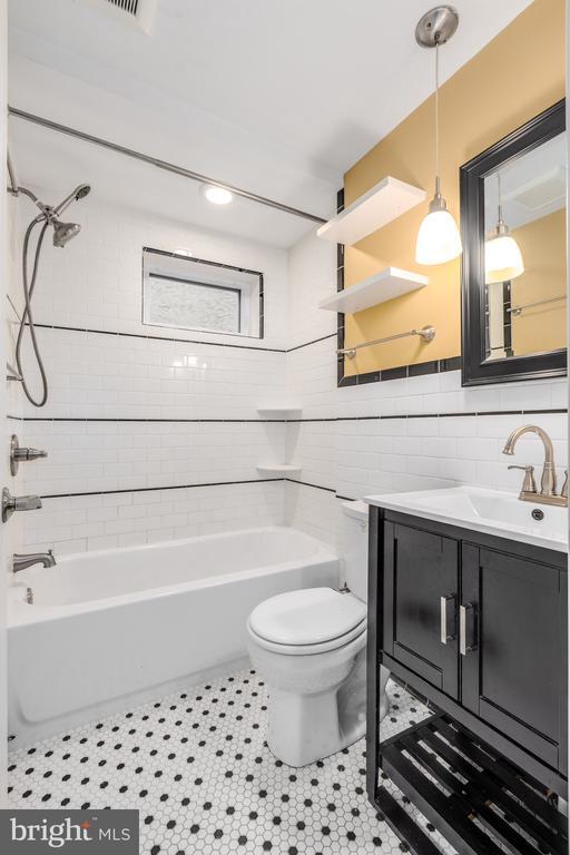 Building Photo - 953 N Randolph St