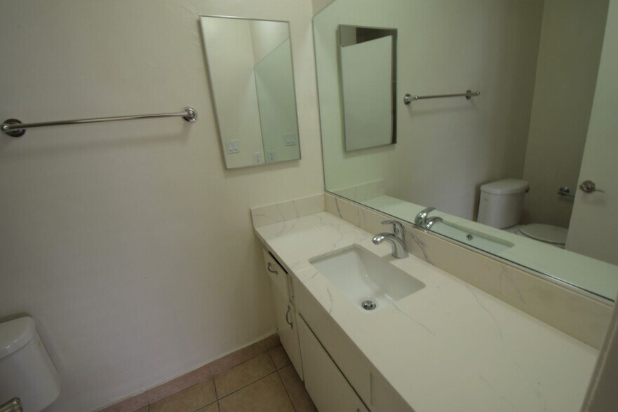 Building Photo - 10745 Hortense St