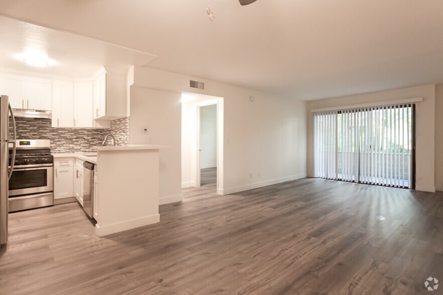 1BR,1BA-800SF- Living Room - Bakman Apartments