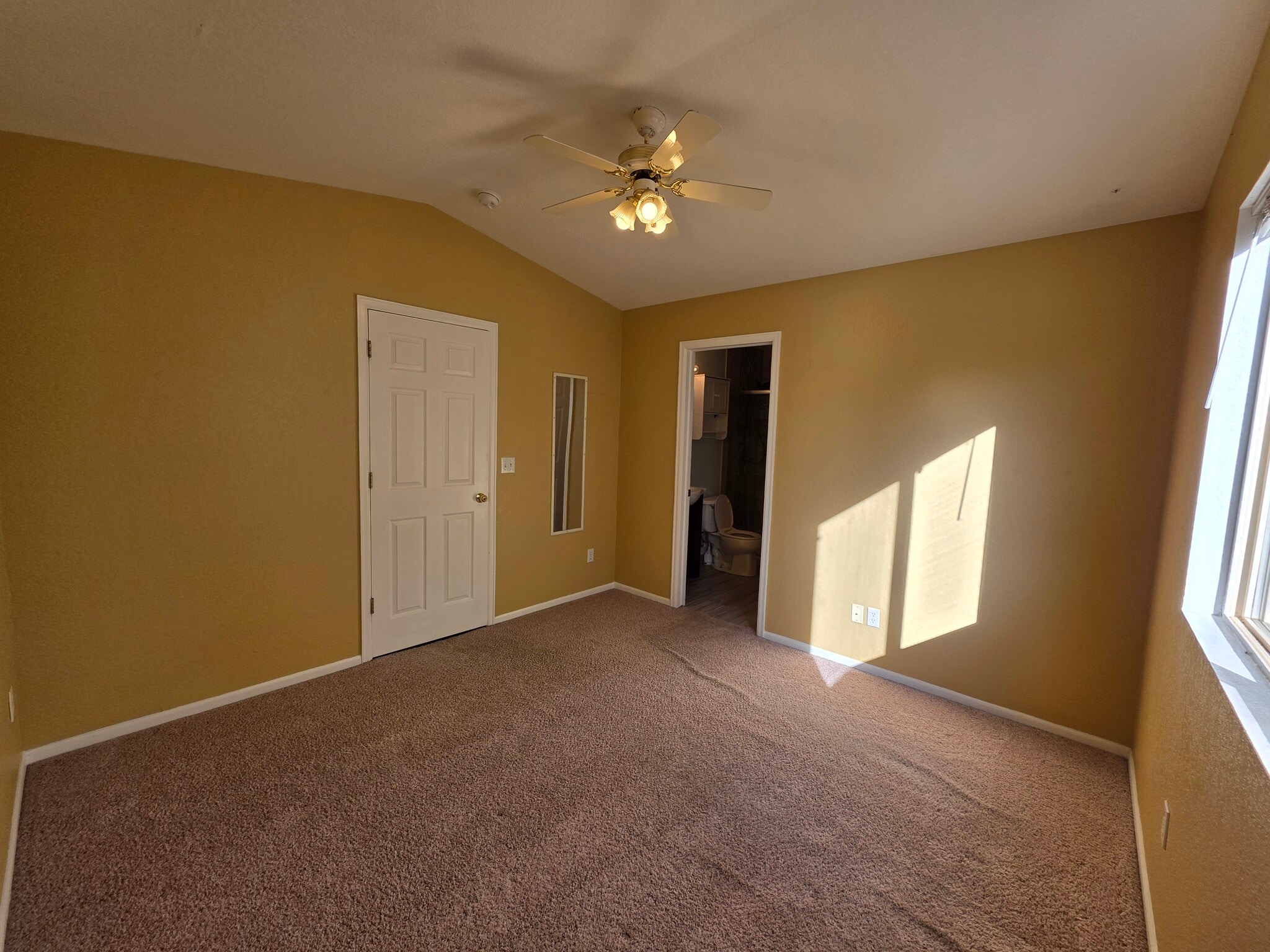 Main floor master - 8116 Eagleview Dr