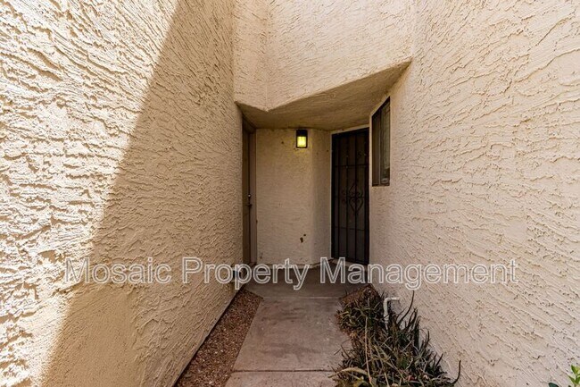 Building Photo - 835 N Granite Reef Rd
