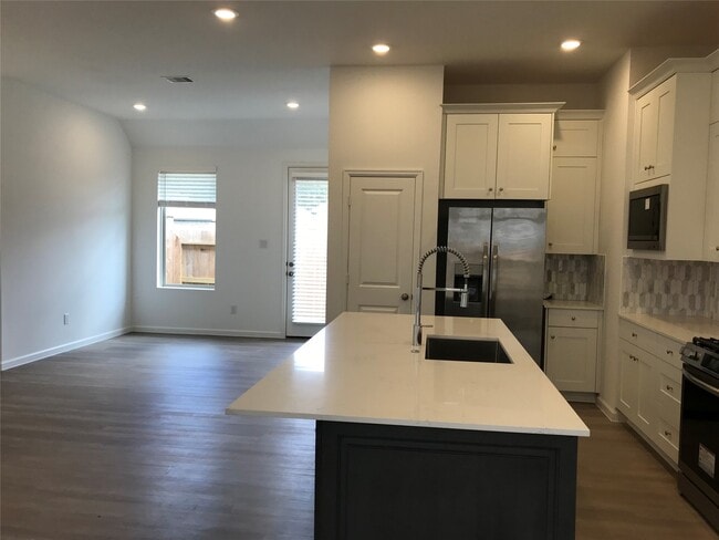 Building Photo - 28813 Bobcat Run Dr