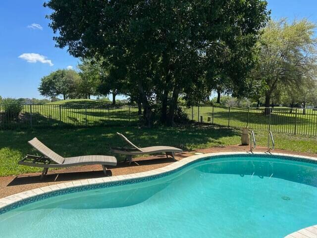 Building Photo - 2400 SW 86th Ave