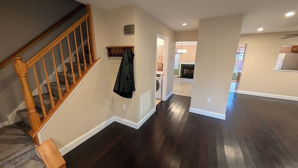 Building Photo - 228 Birch Hollow Dr