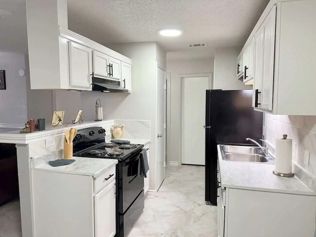 Building Photo - 1001 Pecan Crossing Dr