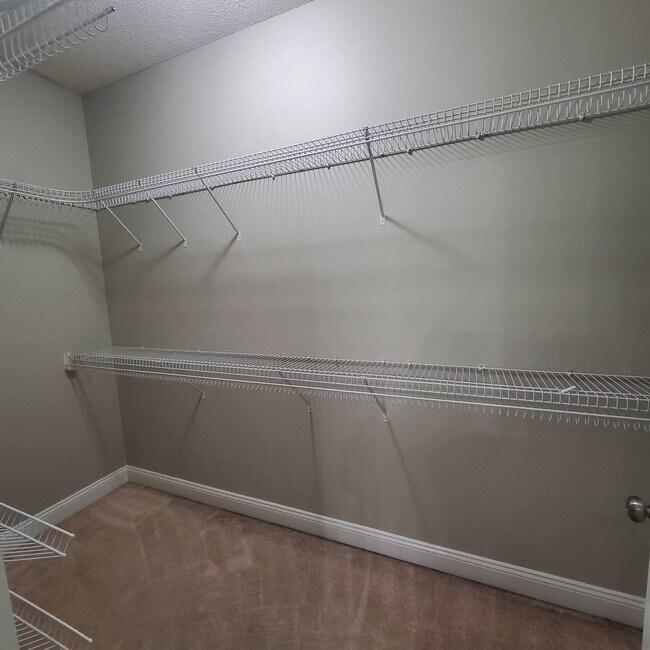 Building Photo - 4014 Liska Cir