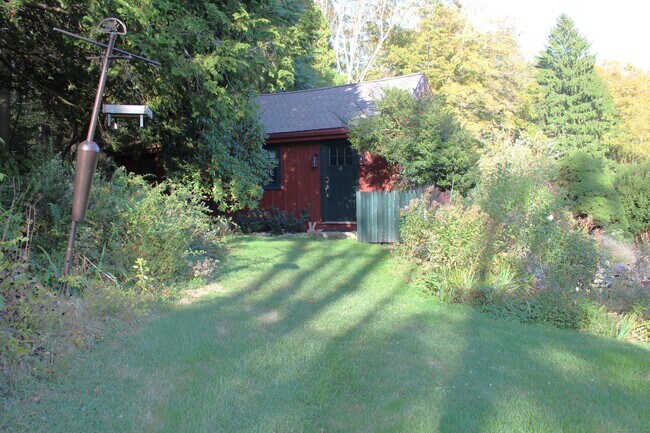 Building Photo - 1035 Southford Rd