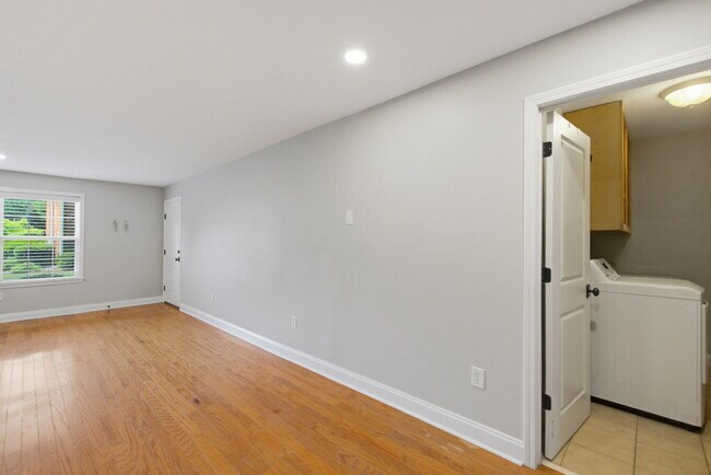 Building Photo - 1240 Fairmont Ave