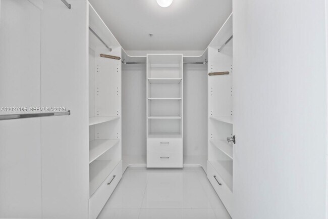 Building Photo - 17301 Biscayne Blvd